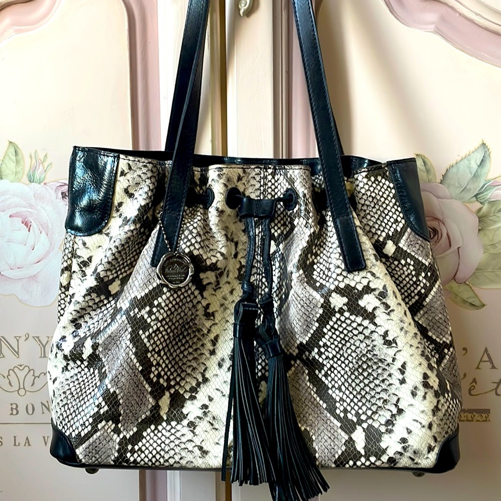 NWOT  Patricia Nash drawstring snake print hobo style bag never used